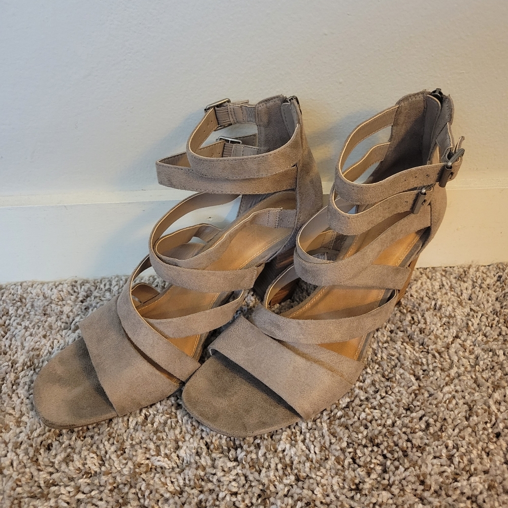 Tan women's universal thread strappy block heels sandal